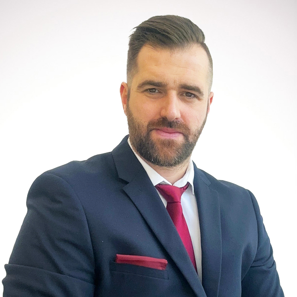 Nikolas Tverďák - Nikolas is a graduate of Charles University in Prague. He has extensive experience as a business manager and investment advisor, especially in the field of leading sales teams and managing investment products, including bonds, certificates, structured products and funds of qualified investors. He has built and led large investment teams with international reach. He focuses primarily on building long-term relationships with clients and optimizing their investment strategies.